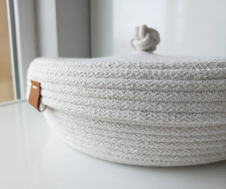 White basket hot sale with lid